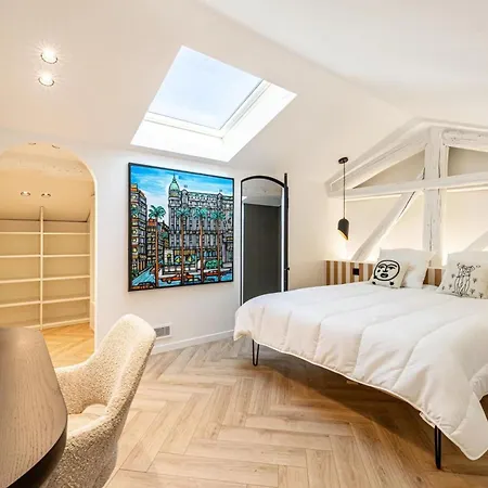 Ref 1993 - Center Renovated Apartment *