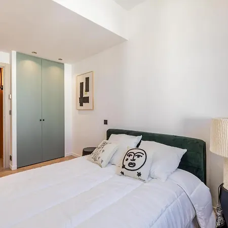 Apartment Ref 1993 - Center Renovated