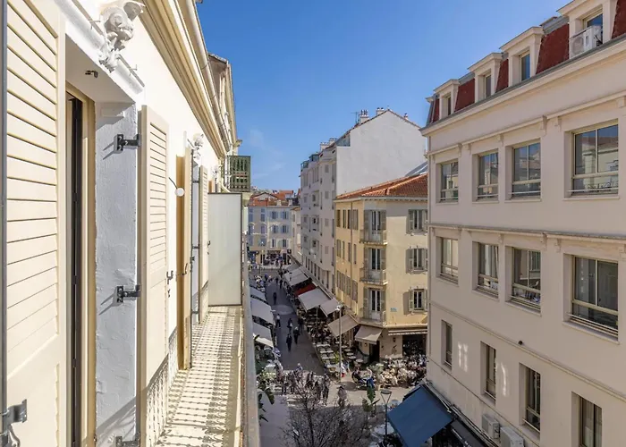 Apartment Ref 1993 - Center Renovated *