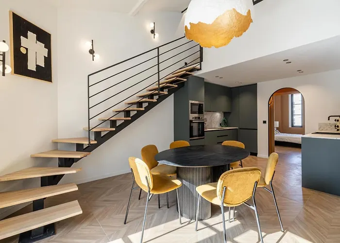 Ref 1993 - Center Renovated Apartment Cannes