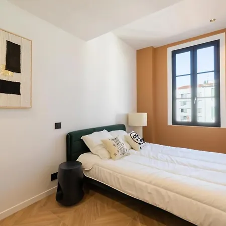 Ref 1993 - Center Renovated Lejlighed